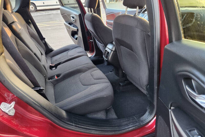 2019 Jeep Cherokee Red