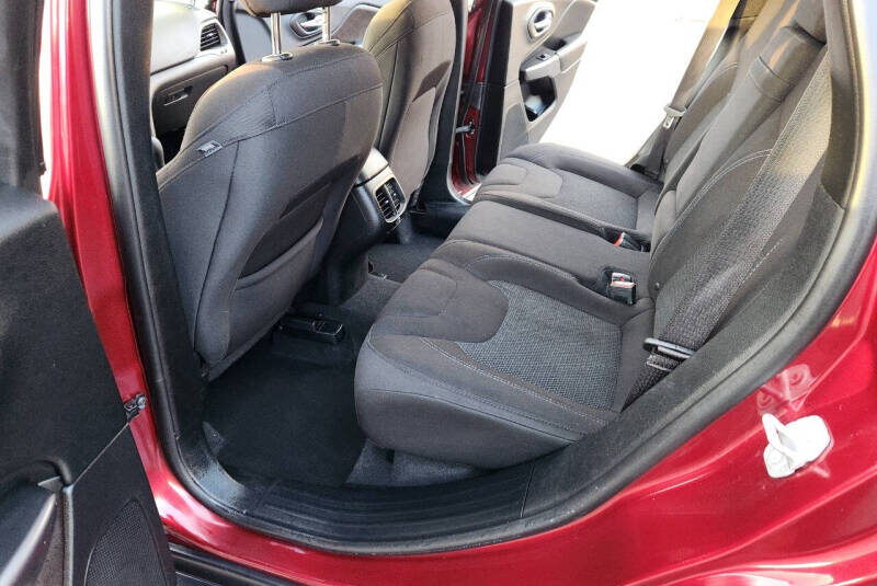 2019 Jeep Cherokee Red
