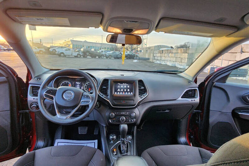 2019 Jeep Cherokee Red
