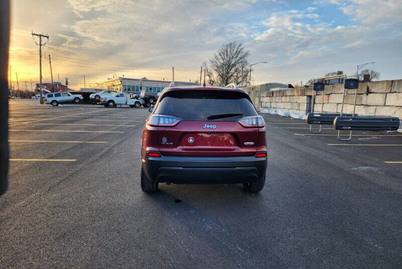 2019 Jeep Cherokee Red