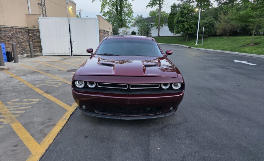 Dodge Challenger SXT Plus