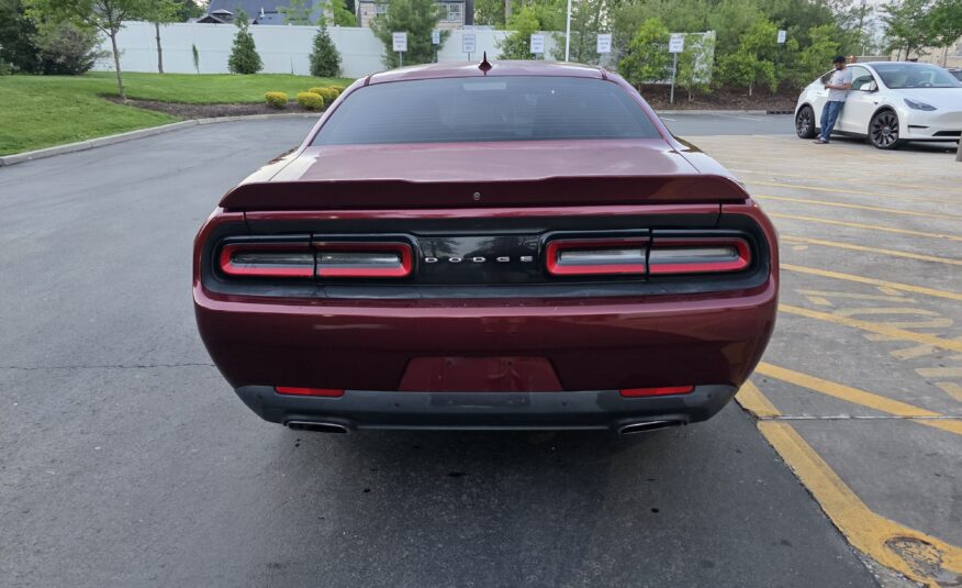 Dodge Challenger SXT Plus