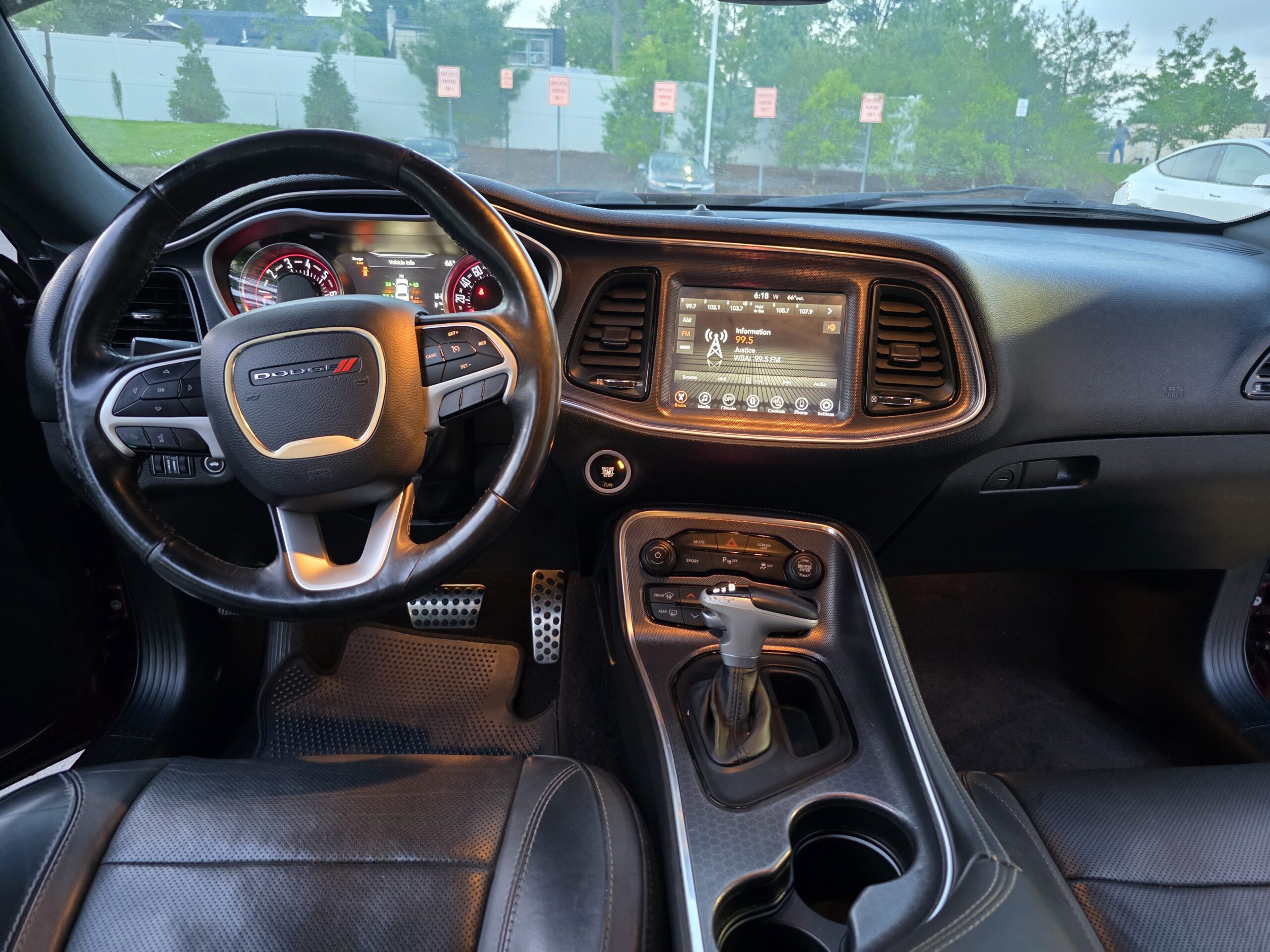 Dodge Challenger SXT Plus