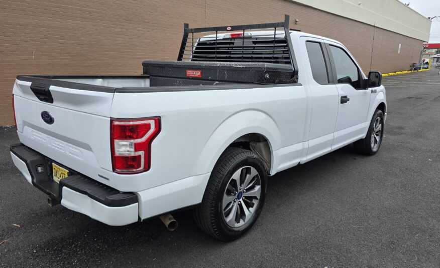 Ford F-150 XL Extended Cab Medium Bed w/Rear Doors