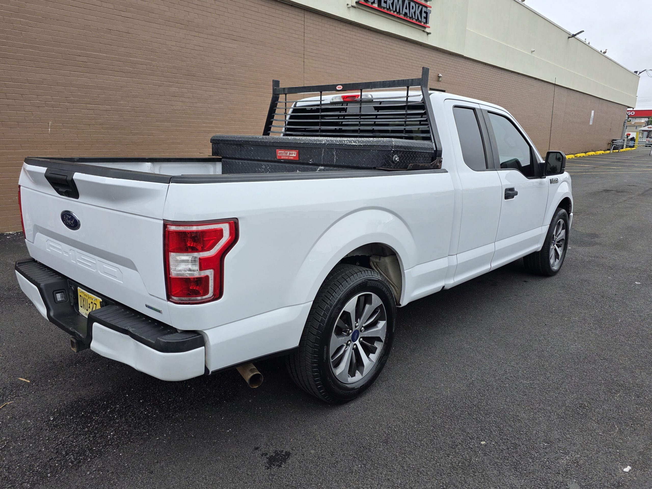 Ford F-150 XL Extended Cab Medium Bed w/Rear Doors