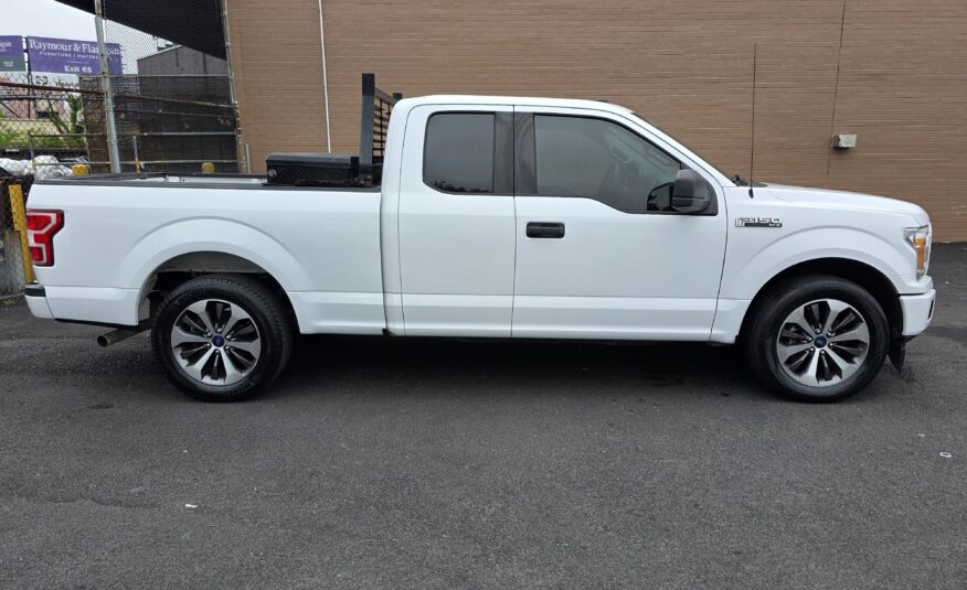 Ford F-150 XL Extended Cab Medium Bed w/Rear Doors
