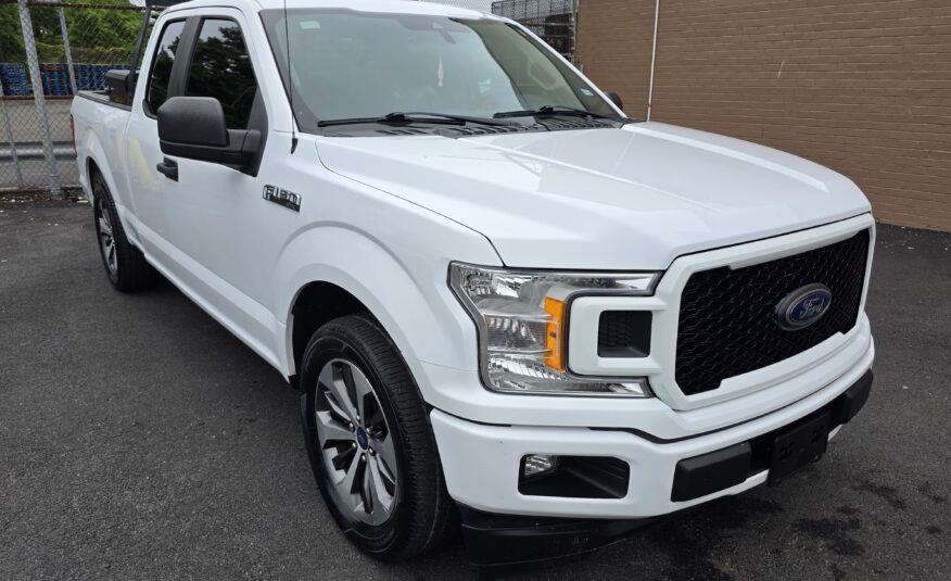 Ford F-150 XL Extended Cab Medium Bed w/Rear Doors
