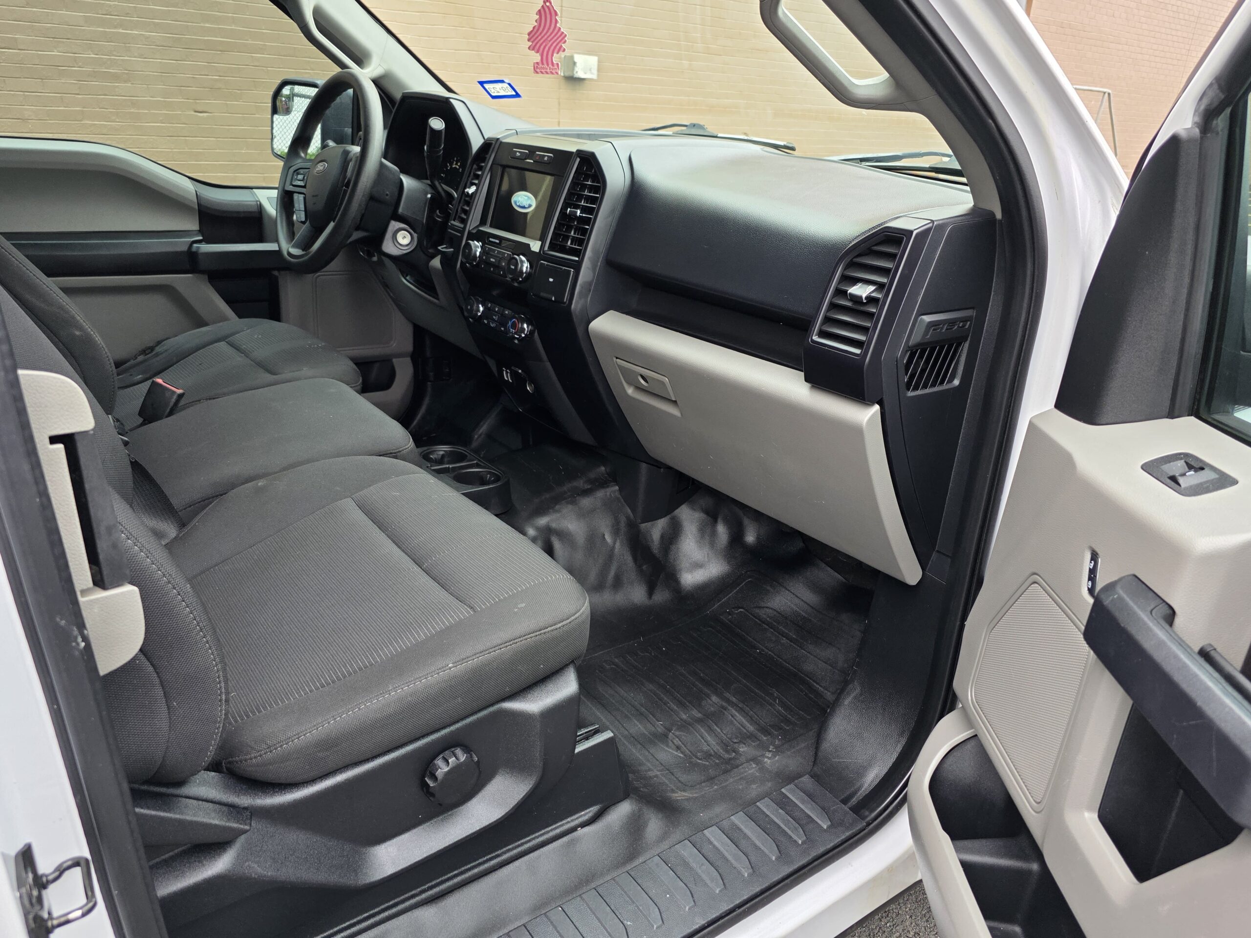 Ford F-150 XL Extended Cab Medium Bed w/Rear Doors