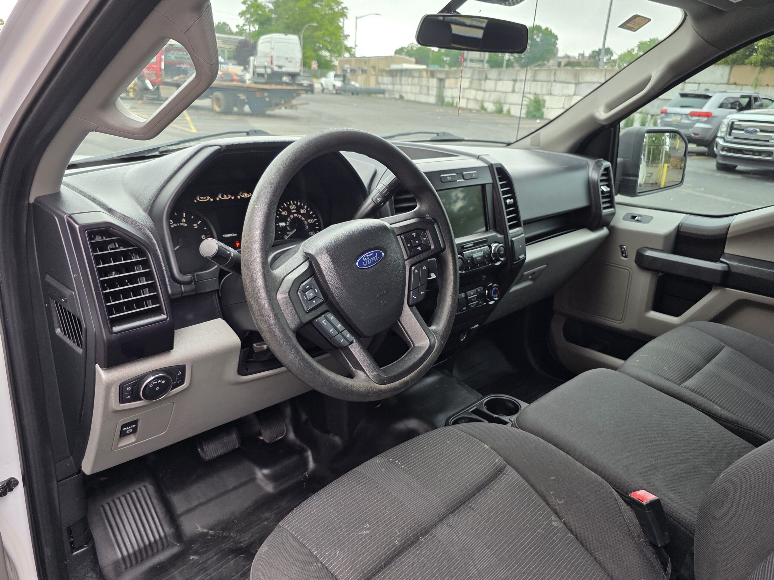 Ford F-150 XL Extended Cab Medium Bed w/Rear Doors