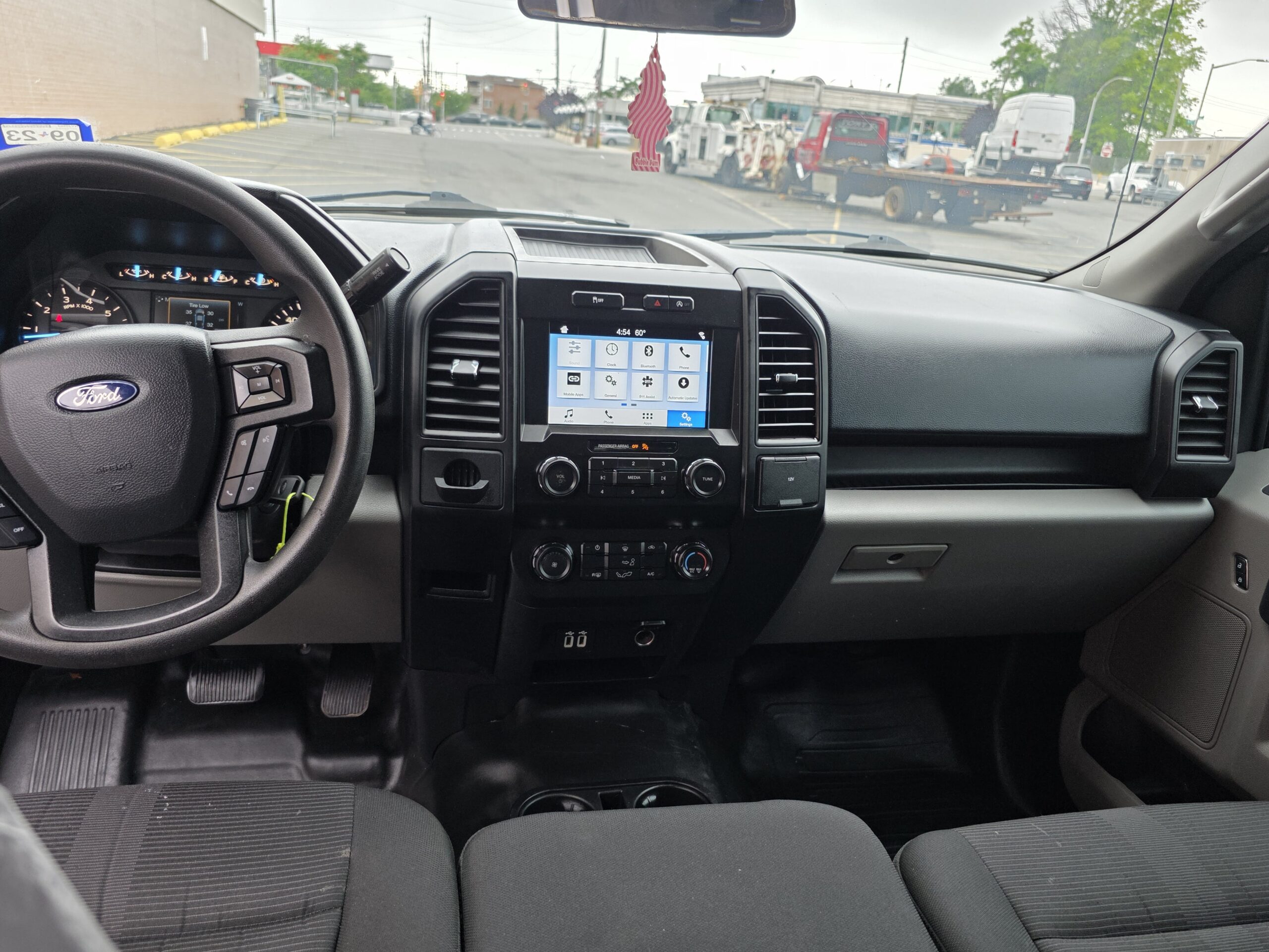 Ford F-150 XL Extended Cab Medium Bed w/Rear Doors